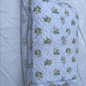 Simply, Shabby chic FLORIS twin quilt, yellow roses, one quilted standard sham